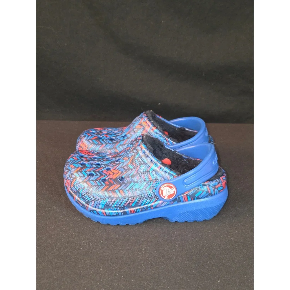 Crocs Lined Clogs Blue‎ Multi Chevron Pattern Kids Size 6 Cozy Winter